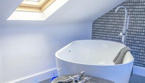 Ensemble douche/baignoire, serviettes fournies