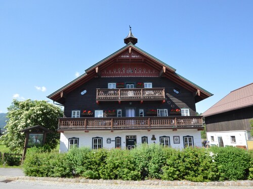 Surprisingly spacious apartment in authentic farmhouse