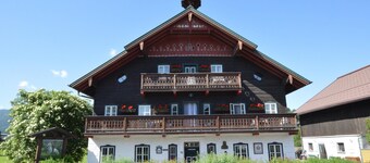 Surprisingly spacious apartment in authentic farmhouse