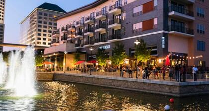 Venice Style Luxury Loft W/ Balcony & Lake Vistas