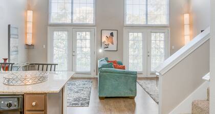 Venice Style Luxury Loft W/ Balcony & Lake Vistas