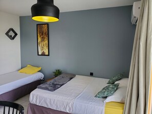 Bureau, Wi-Fi gratuit, draps fournis