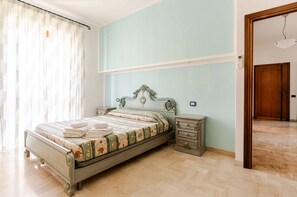 3 bedrooms, desk, iron/ironing board, travel cot