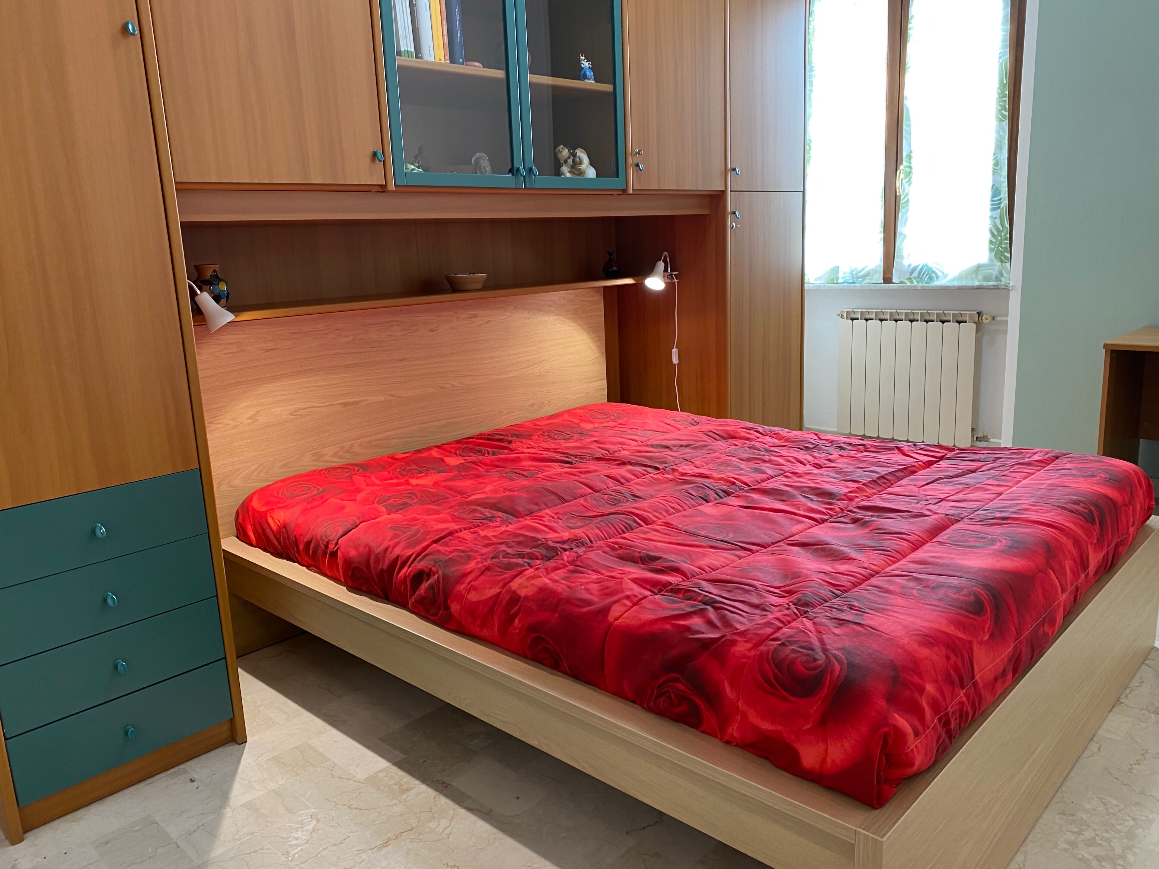 3 bedrooms, desk, iron/ironing board, travel crib