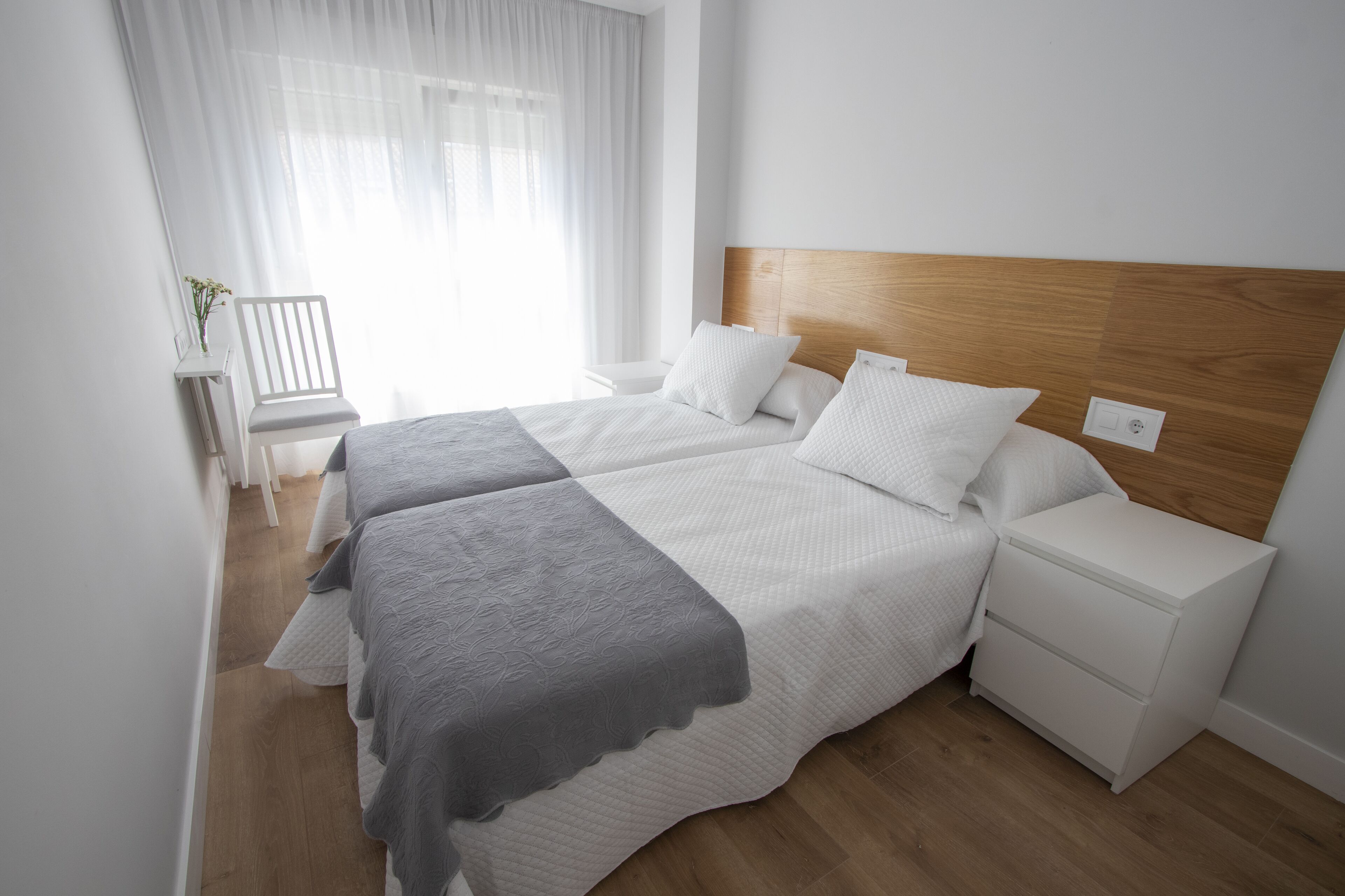 2 slaapkamers, een strijkplank/strijkijzer, gratis wifi, beddengoed