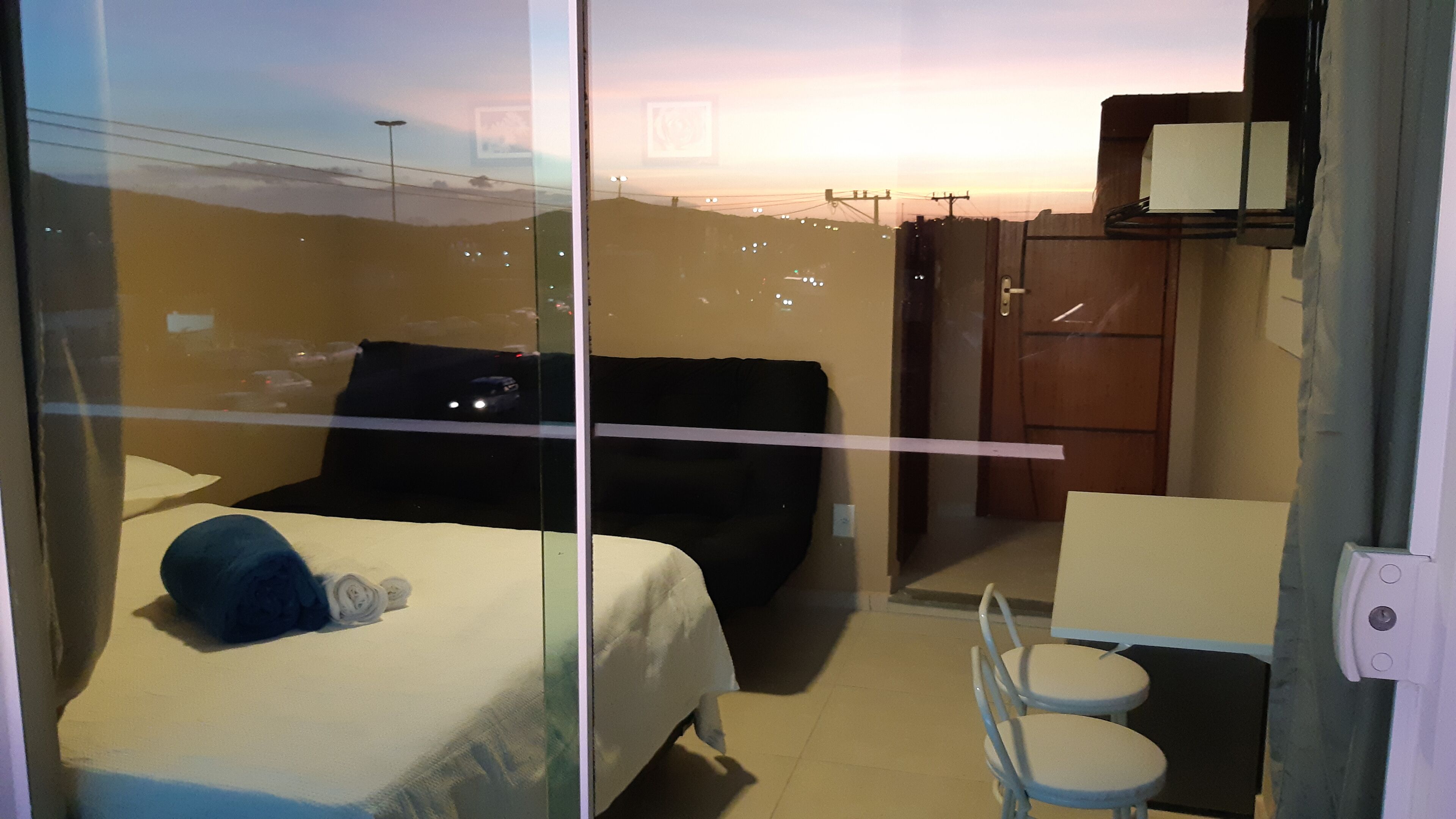 基础客房 | 办公桌