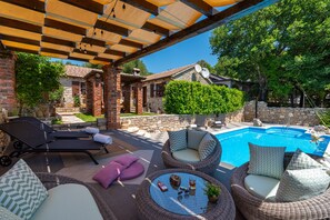 Outdoor pool, a heated pool - Villa Gora (Posedarje)