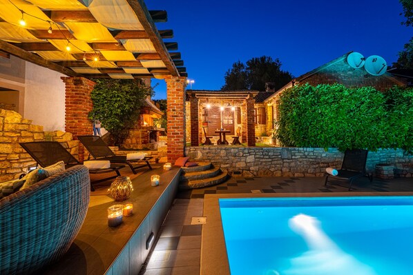 Outdoor pool, a heated pool