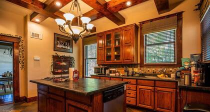 Easy Walk or Drive to Downtown