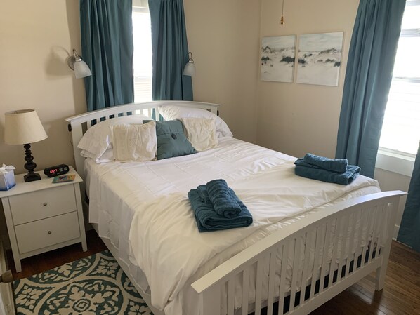 2 bedrooms, iron/ironing board, free WiFi, bed sheets