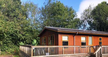 Stunning lodge in an idyllic location, sleeps 6, parking + dogs