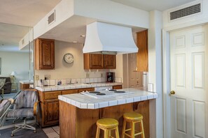 Kühlschrank, Mikrowelle, Geschirrspüler