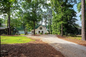 المنطقة المحيطة بالمنشأة