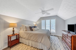 5 Schlafzimmer, Schreibtisch, WLAN, Bettwäsche