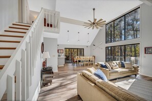 Smart TV, fireplace - Sugar Creek Retreat Awaits You (Buckhead)