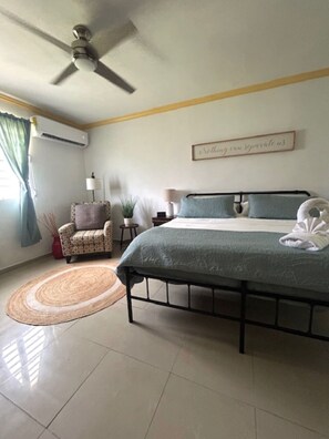 3 chambres, coffres-forts dans les chambres, bureau