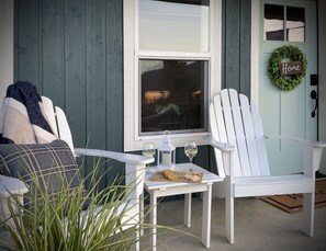 Property grounds - Cozy Nautical Cottage ~  2BD/ Sleeps 6 / 1 Mi to Lake/ Free Shuttle / Video Tour (Sandpoint)