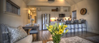 Cozy Nautical Cottage ~  2BD/ Sleeps 6 / 1 Mi to Lake/ Free Shuttle / Video Tour