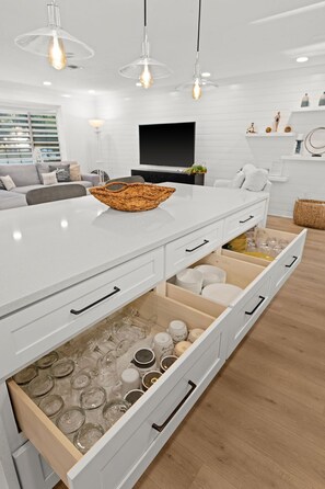 Interior - Sunny Oasis: Bright, Private and Beautiful Retreat!
Magnolia Rentals (Sarasota)