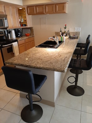 Coffee/tea maker, fridge, microwave, oven - 2BR, 2 Bath condo in South Palm Springs (Palm Springs)