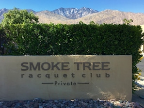 Property grounds - 2BR, 2 Bath condo in South Palm Springs (Palm Springs)