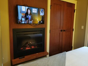 2 bedrooms, in-room safe, desk, iron/ironing board