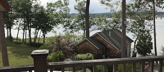Joyful Maine Escape: A Three-Bedroom Water View Townhouse