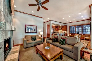 Télévision, cheminée