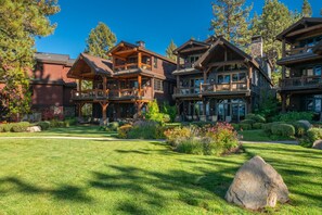 Exterior - 3 Sierra Shores Luxury Lakefront- 3BR/3BA (South Lake Tahoe)