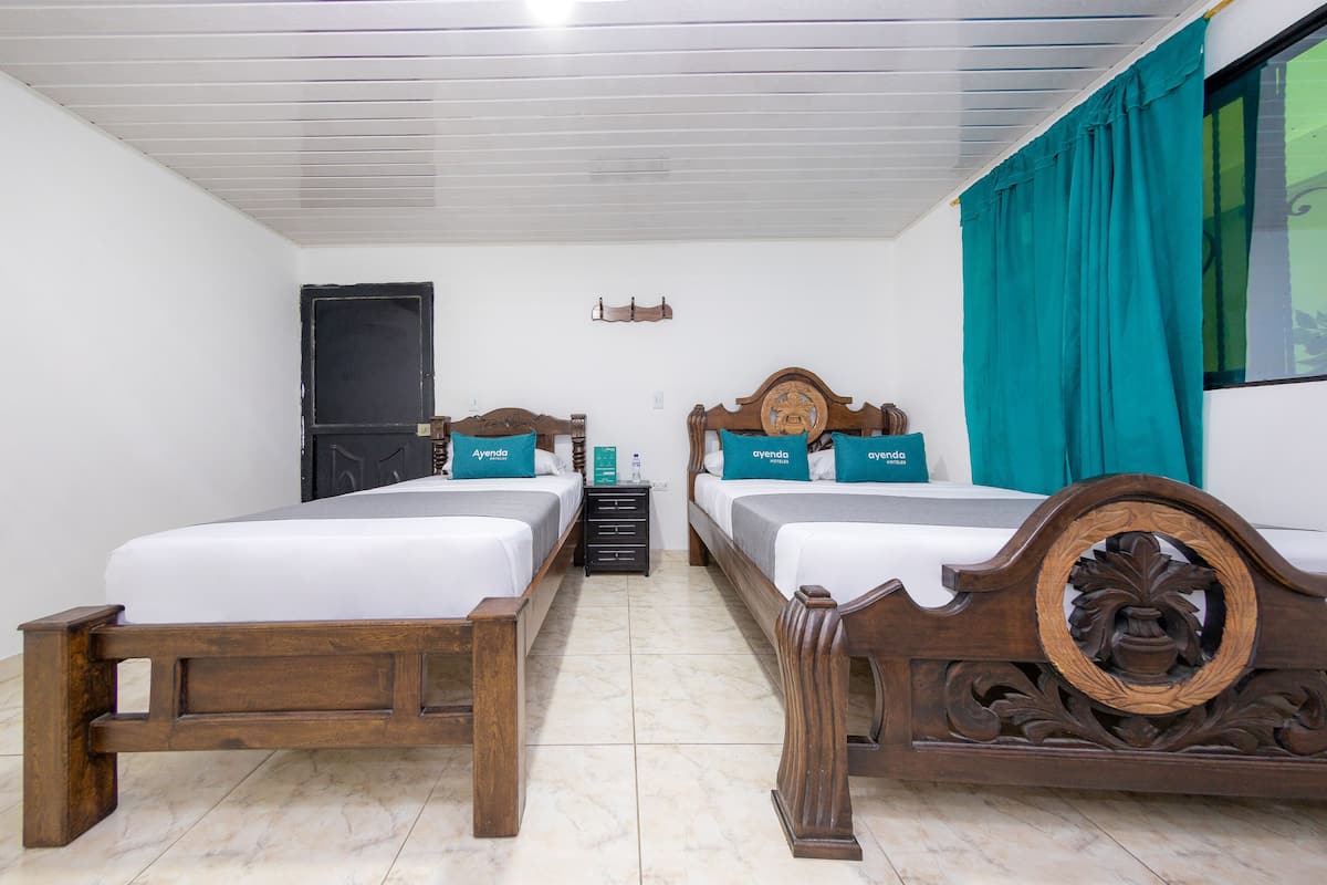 Hypo-allergenic bedding, free WiFi, bed sheets