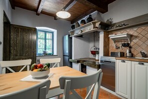 Kühlschrank, Ofen, Herdplatte, Geschirrspüler