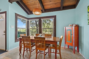 Dining - Duplex by park/springs/town with big private deck! (Austin)