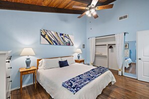 2 habitaciones, tabla de planchar con plancha y cuna de viaje