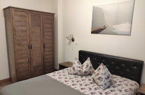 2 bedrooms, iron/ironing board, free WiFi, bed sheets