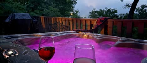 Tina de hidromasaje al aire libre