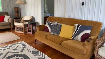 Kamin, Bücher, Stereoanlage