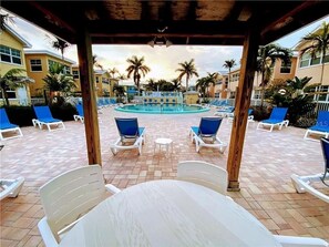 A heated pool - Beach Condo/2bd, Game Room, Steps to Beach, Pool. (Indian Shores)