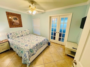 2 bedrooms, iron/ironing board, WiFi, bed sheets - Beach Condo/2bd, Game Room, Steps to Beach, Pool. (Indian Shores)