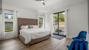 Unclassified image, 3 of 84, button - Arthouse · Arthouse, Modern Luxury Getaway w/ Hot Tub near DT (Houston)