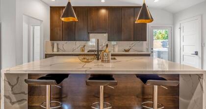 Arthouse · Arthouse, Modern Luxury Getaway w/ Hot Tub near DT