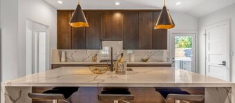 Arthouse · Arthouse, Modern Luxury Getaway w/ Hot Tub near DT