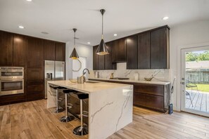 Fridge, microwave, oven, stovetop - Arthouse · Arthouse, Modern Luxury Getaway w/ Hot Tub near DT (Houston)