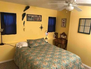 2 habitaciones, tabla de planchar con plancha y cuna de viaje 