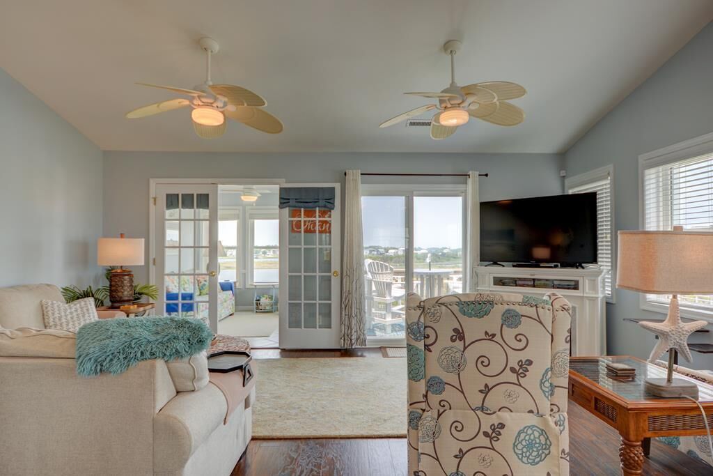 Living area, Facing Sound and Inter Coastal Top Floor