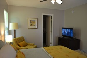 5 bedrooms, desk, iron/ironing board, free WiFi - DAD's beautiful home at Historic Tuskegee! (Tuskegee)