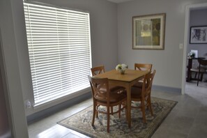 Dining - DAD's beautiful home at Historic Tuskegee! (Tuskegee)