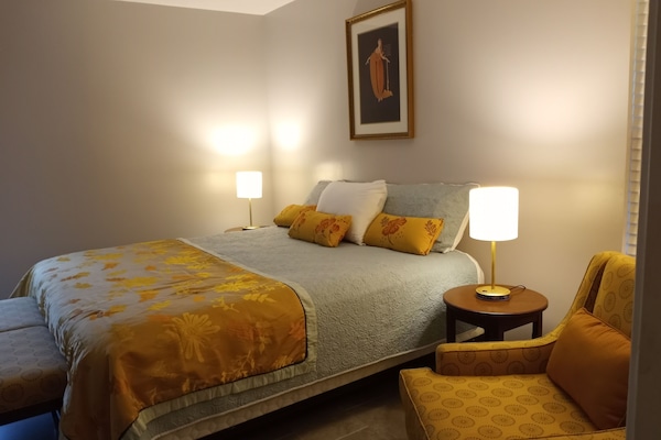 4 Schlafzimmer, Schreibtisch, BĂŒgeleisen/BĂŒgelbrett, kostenloses WLAN