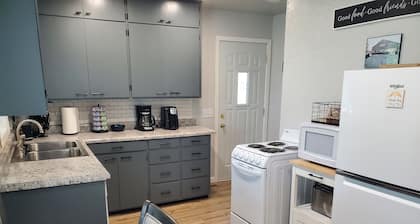 Tranquil setting 15 Miles from Iowa Great Lakes - Fully Furnished with Game Room