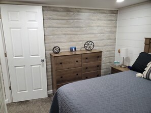 3 bedrooms, travel crib, free WiFi, bed sheets - Tranquil setting 15 Miles from Iowa Great Lakes - Fully Furnished with Game Room (Lake Park)