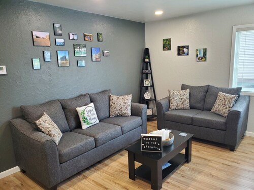 Tranquil setting 15 Miles from Iowa Great Lakes - Fully Furnished with Game Room